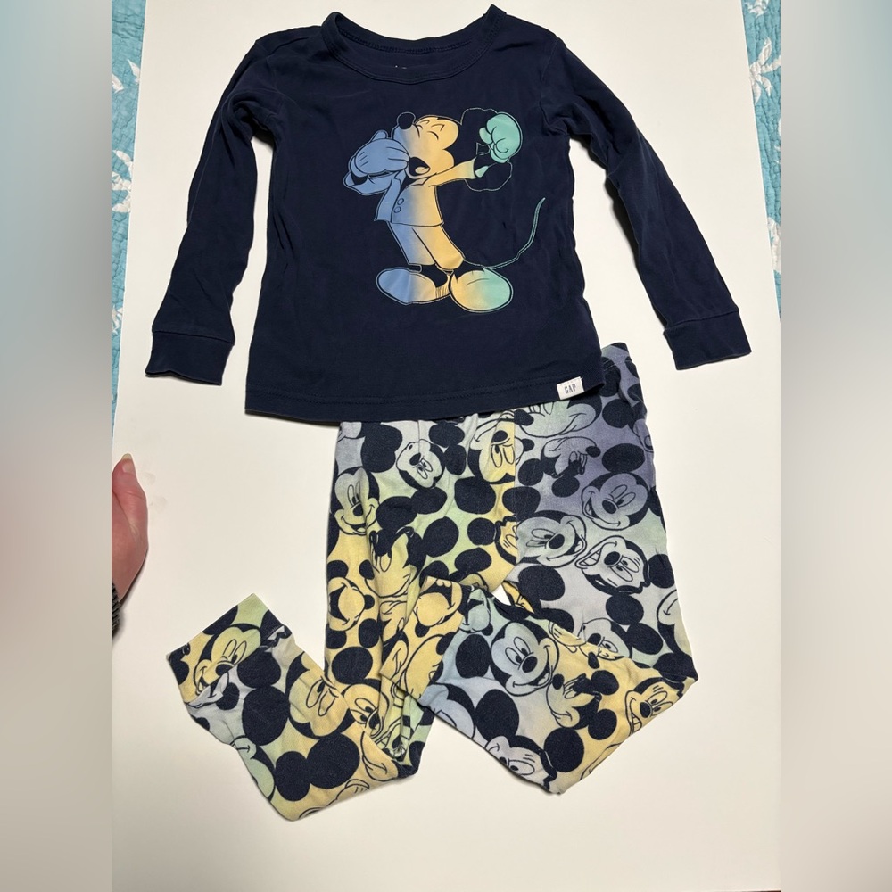 Gap baby Mickey Mouse organic cotton long sleeve pjs 3t